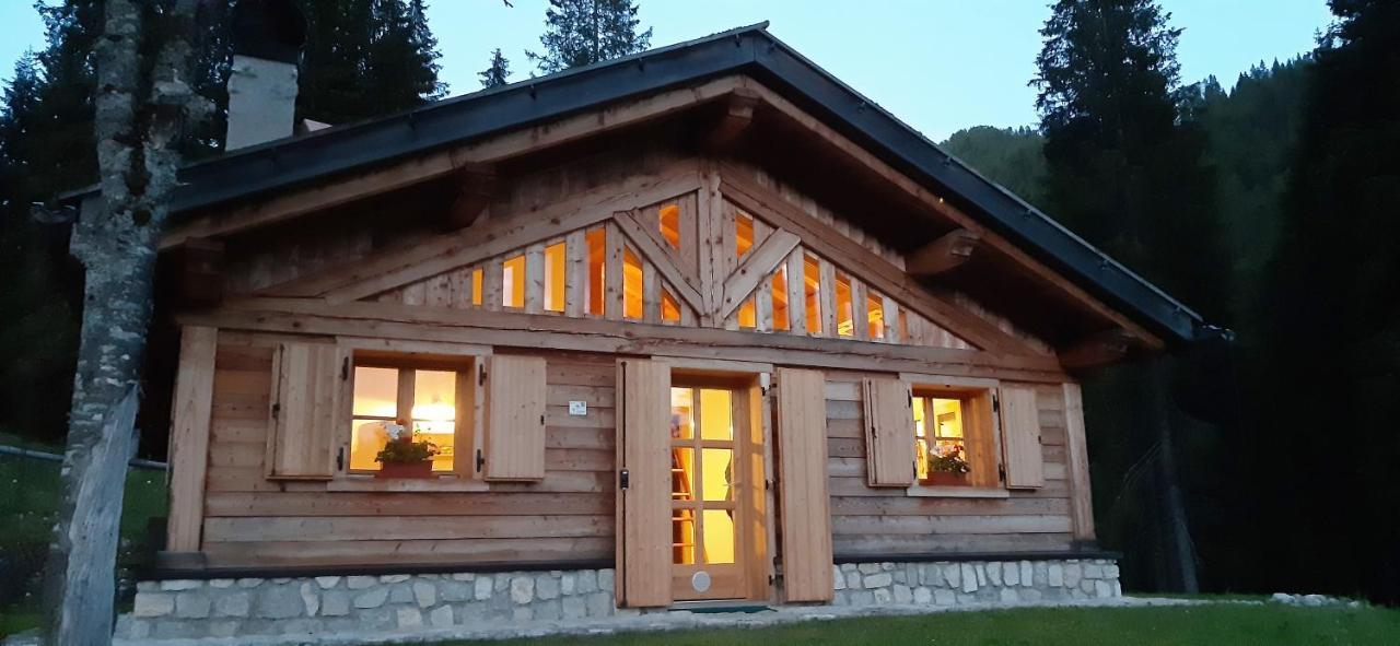 Chalet Brenta Dolomites มาดอนนาดีกัมปิโญ ภายนอก รูปภาพ