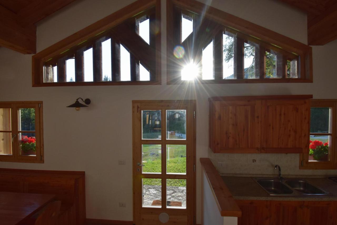 Chalet Brenta Dolomites มาดอนนาดีกัมปิโญ ภายนอก รูปภาพ