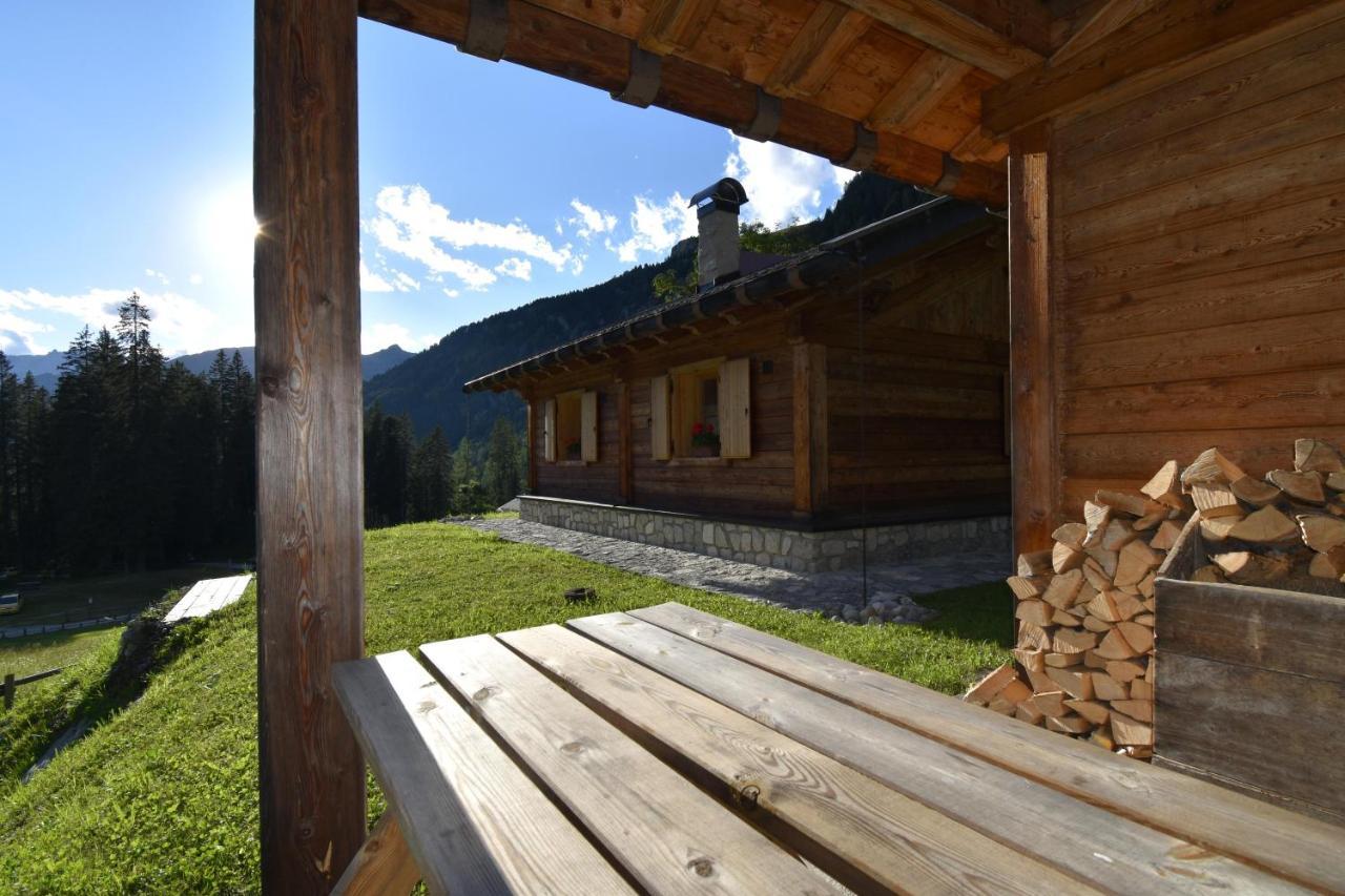 Chalet Brenta Dolomites มาดอนนาดีกัมปิโญ ภายนอก รูปภาพ
